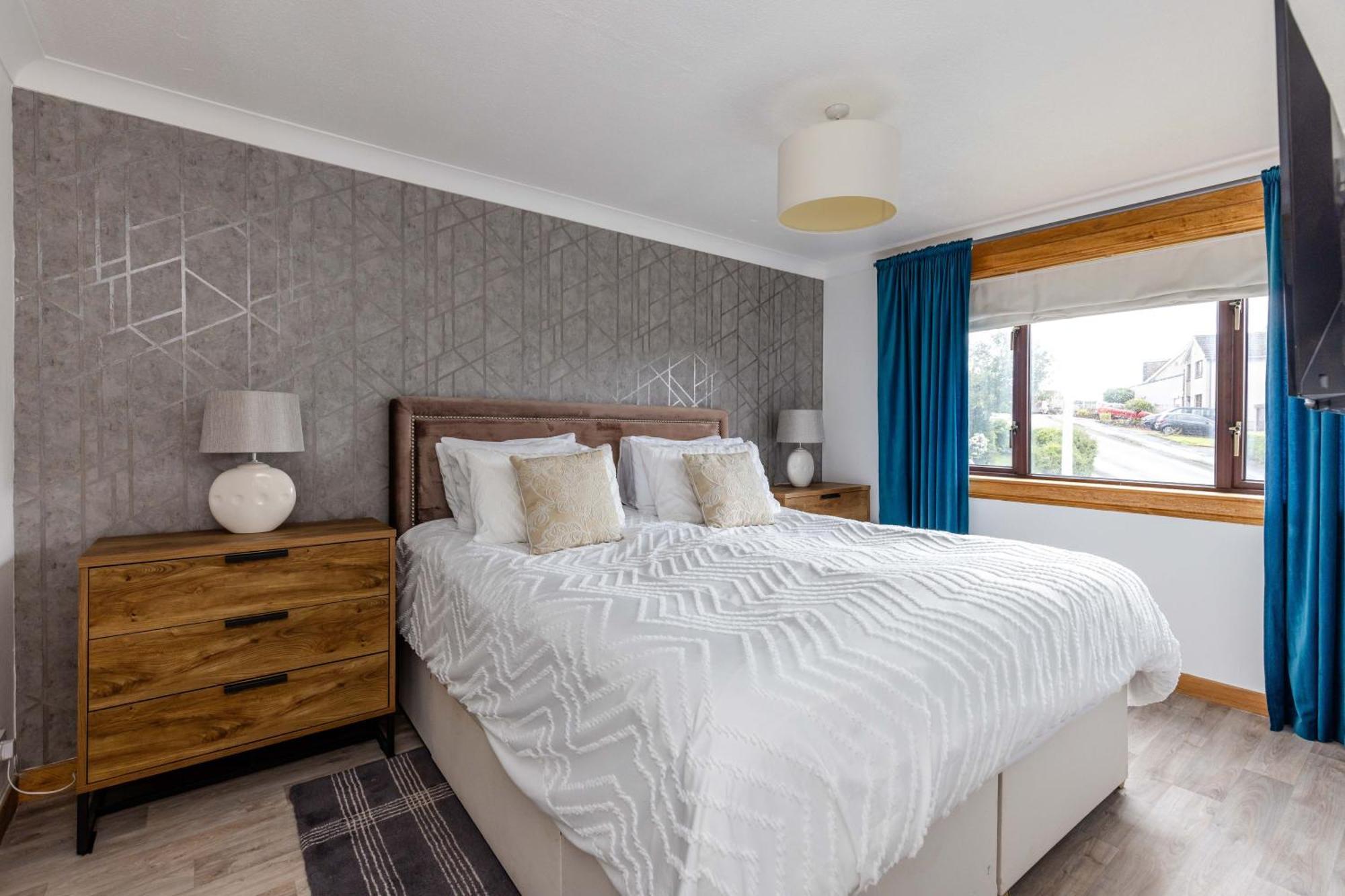 Holiday home Family Ideal For Edinburgh, Dunfermline & St Andrews 3 Bedrooms Inverkeithing