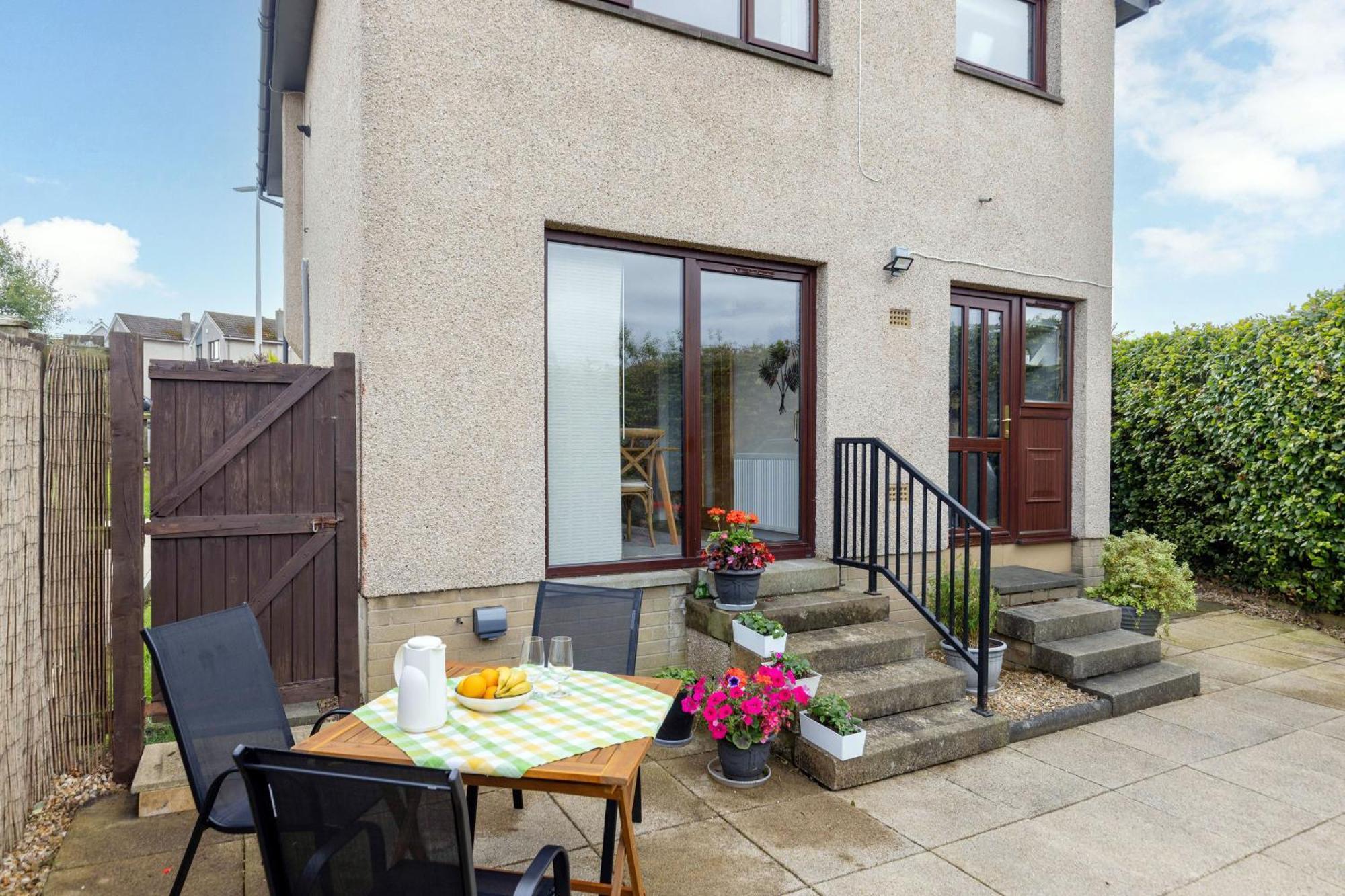 Family Ideal For Edinburgh, Dunfermline & St Andrews 3 Bedrooms Holiday home *
