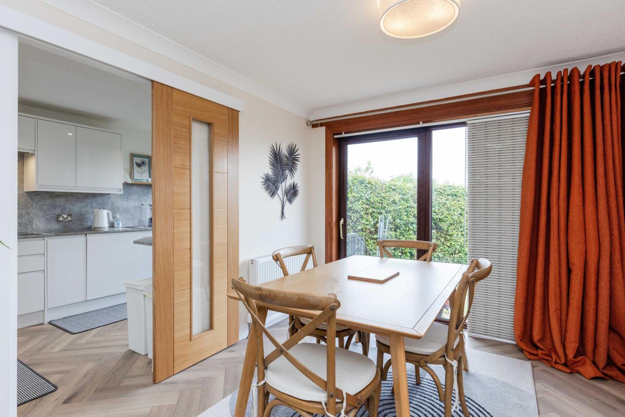 Family Ideal For Edinburgh, Dunfermline & St Andrews 3 Bedrooms Inverkeithing