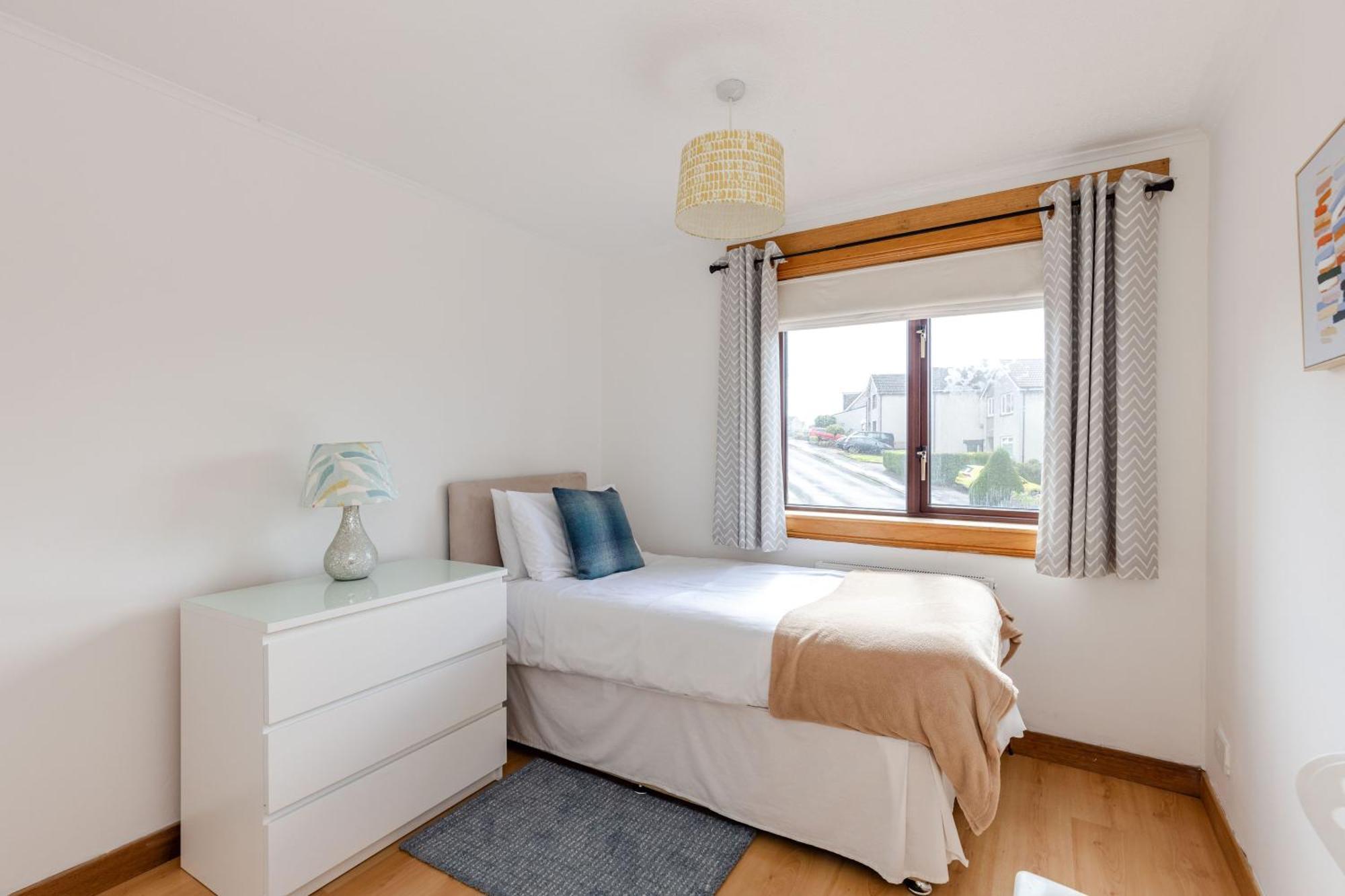 Holiday home Family Ideal For Edinburgh, Dunfermline & St Andrews 3 Bedrooms