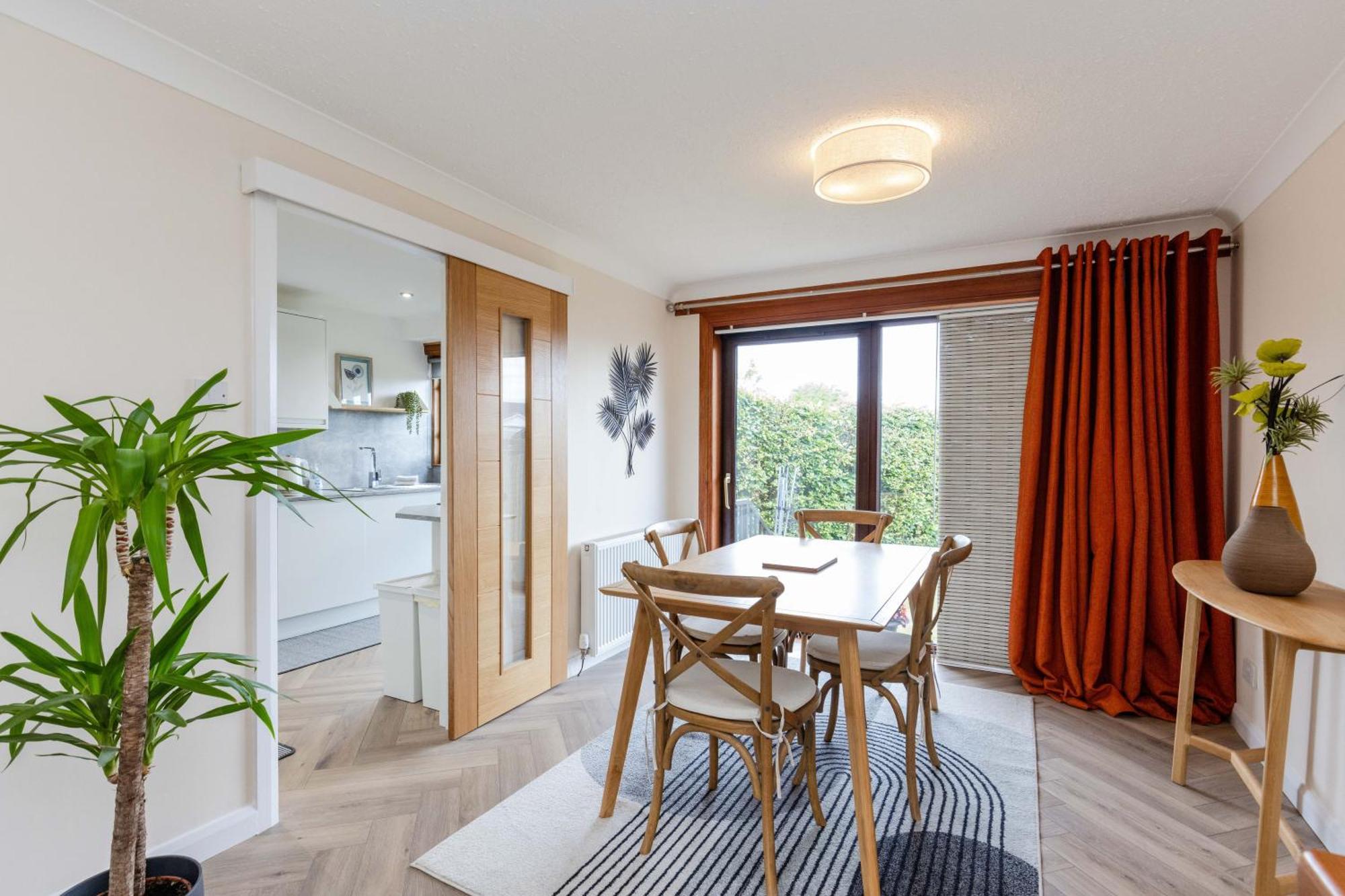 Family Ideal For Edinburgh, Dunfermline & St Andrews 3 Bedrooms *