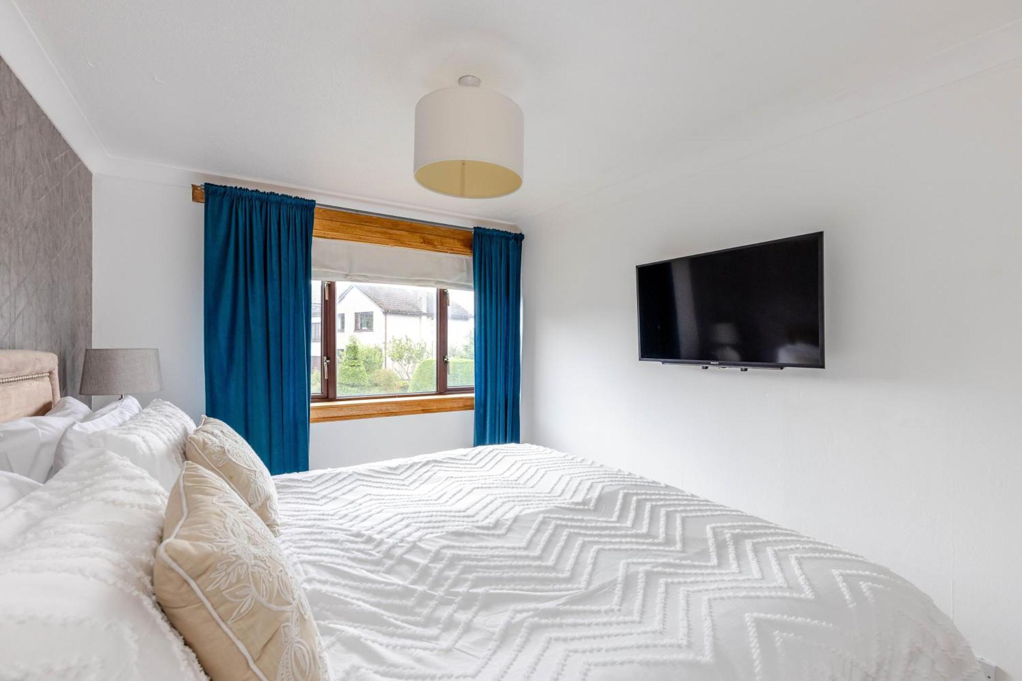 Family Ideal For Edinburgh, Dunfermline & St Andrews 3 Bedrooms * Inverkeithing
