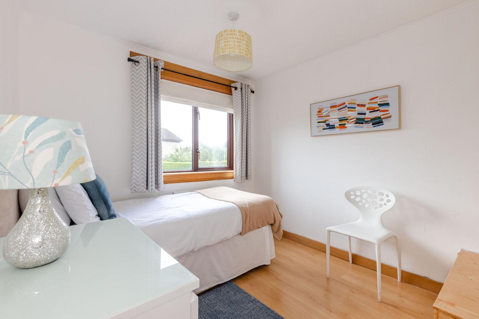 Holiday home Family Ideal For Edinburgh, Dunfermline & St Andrews 3 Bedrooms