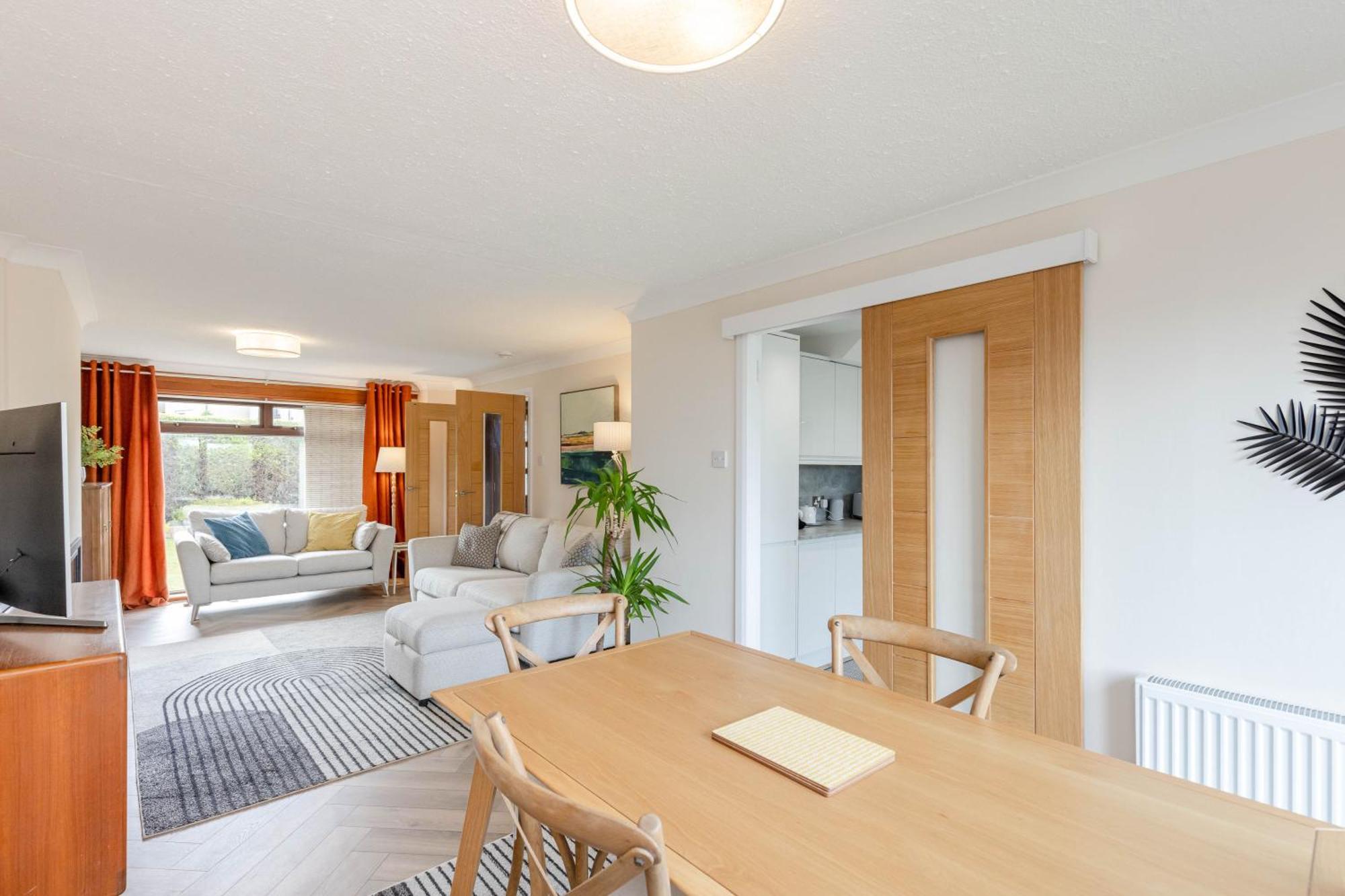 Family Ideal For Edinburgh, Dunfermline & St Andrews 3 Bedrooms Holiday home