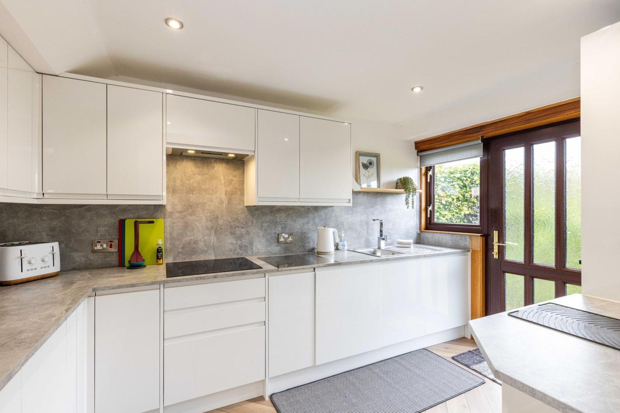 Family Ideal For Edinburgh, Dunfermline & St Andrews 3 Bedrooms Holiday home Inverkeithing