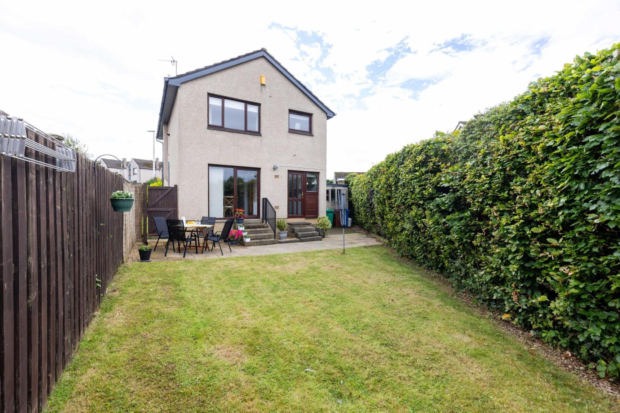 Дом отдыха Family Ideal For Edinburgh, Dunfermline & St Andrews 3 Bedrooms Инверкитинг